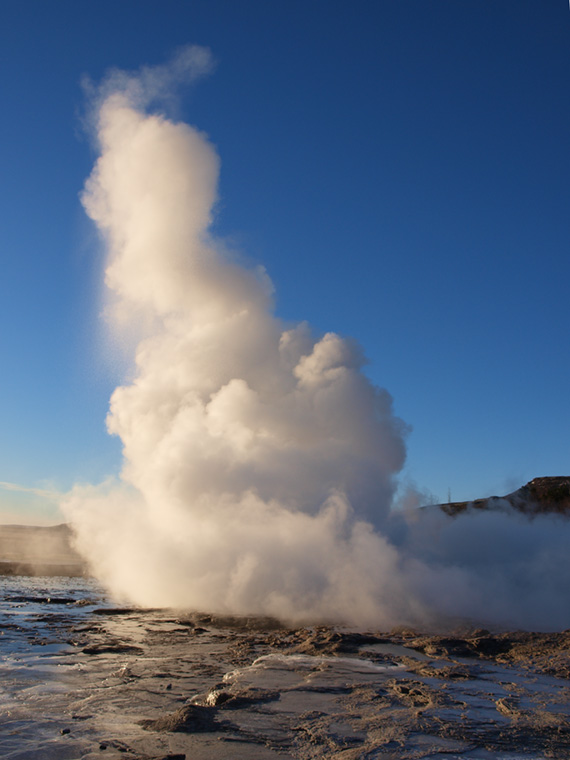 geyser sending water up to many feet