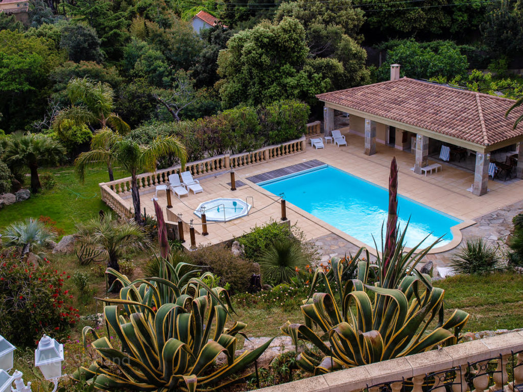 Swimming pool at Manor Russum