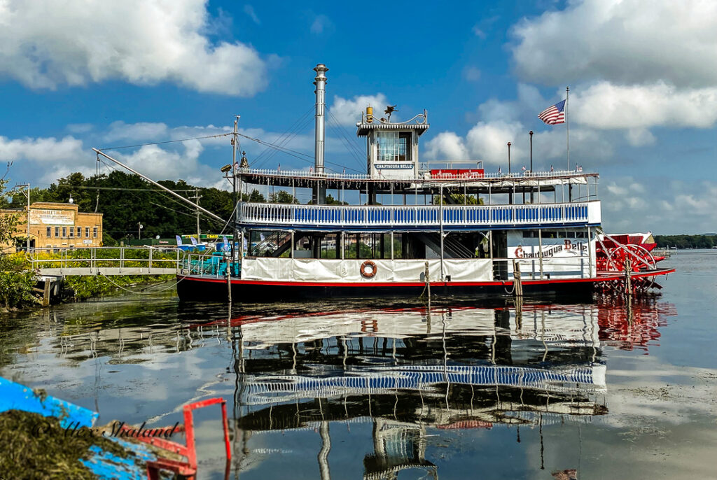 paddle-wheeler steamboat 